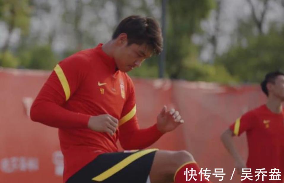 韦世豪|国足阵容酝酿巨变!李霄鹏或主打年轻化:5人有望上位,弃用归化