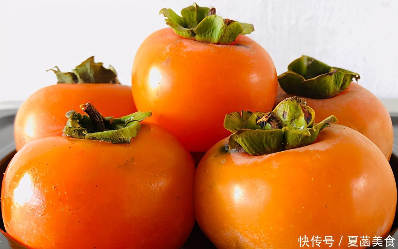 秋天独有的美食,柿子加点面粉搅一搅,手不沾面,酥香又爽口