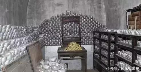 和?|抄和珅家的时候,嘉庆说了这样一句话,立即搜出十几亿两白银