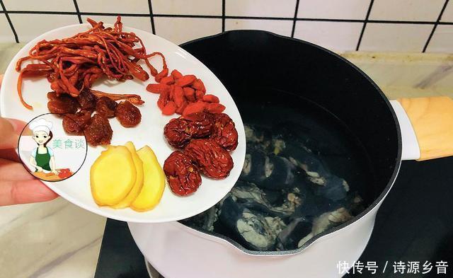 虫草花乌鸡|冷天,此肉女人要多吃,比牛肉羊肉强,煮汤鲜甜营养,冬天不怕冷