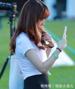 紧身 打底裤的装扮大气精致,轻松变身时尚感十足的达人