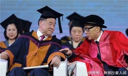 唯有|莫言参观哈佛时写了一首诗,众人捧腹大笑,唯有李嘉诚一人在鼓掌