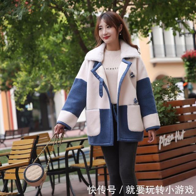 发现一款时髦的“皮毛一体”,70后女人穿,洋气减龄又显气质