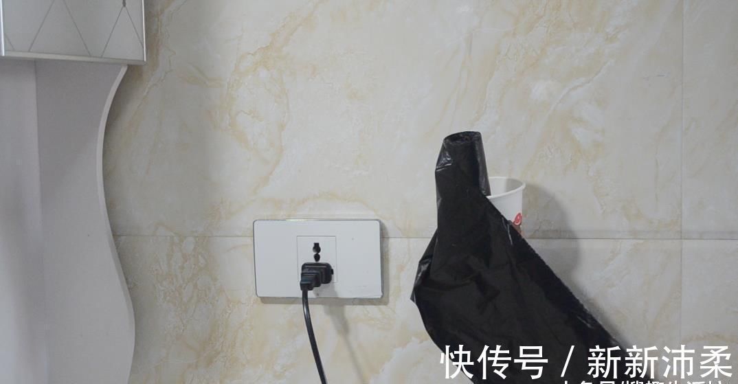 用处|一次性纸杯别扔了, 剪几刀, 粘在卫生间里有大用处, 人人见了都夸好