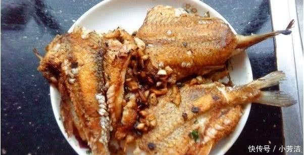 老外|老外来中国吃饭,明明点的是饼却端上来1条鱼,服务员:没送错