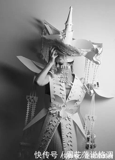 城堡$艺术家用一张白纸,做出属于自己的城堡,美到不敢相信自己的眼睛