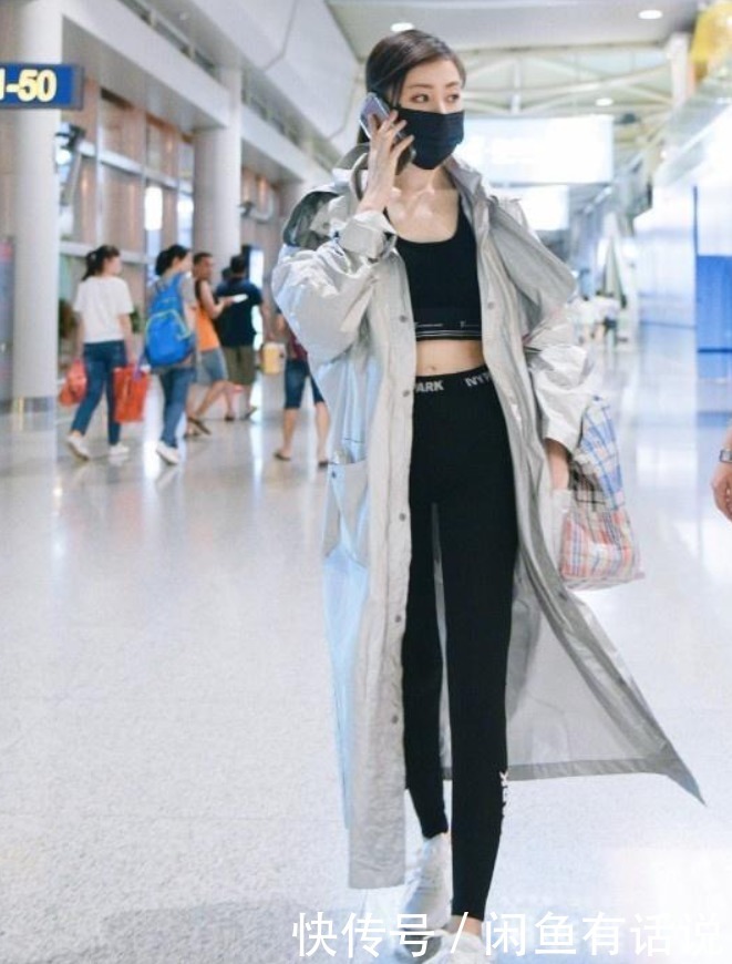 紧身|毛阿敏越老越洋气,唐装配健美裤秀身材曲线,58岁还有“少女腿”