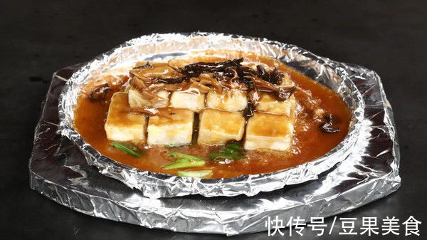 凉粉加豆腐是什么味？“铁板花生豆腐”，碰撞出冬日里的温暖