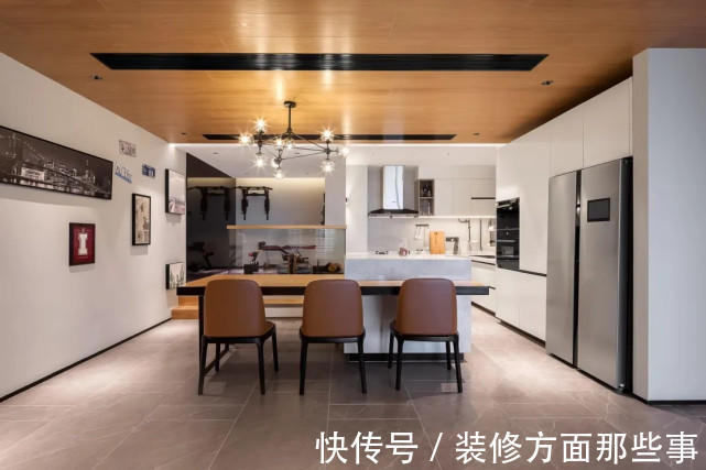 天花|183平在浓厚的木质感地面与天花装饰下,舒适而又温馨优雅