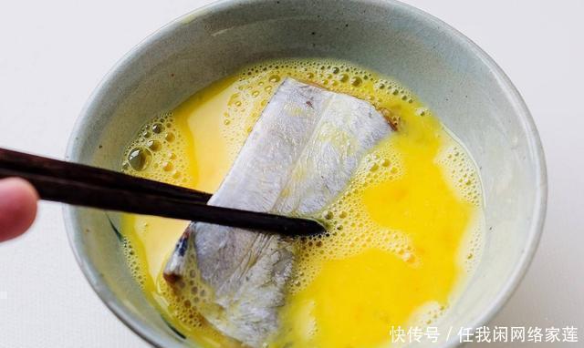 鲜嫩|煎带鱼，千万别再用淀粉大厨用它挂浆，外酥里嫩不粘锅，沒腥味