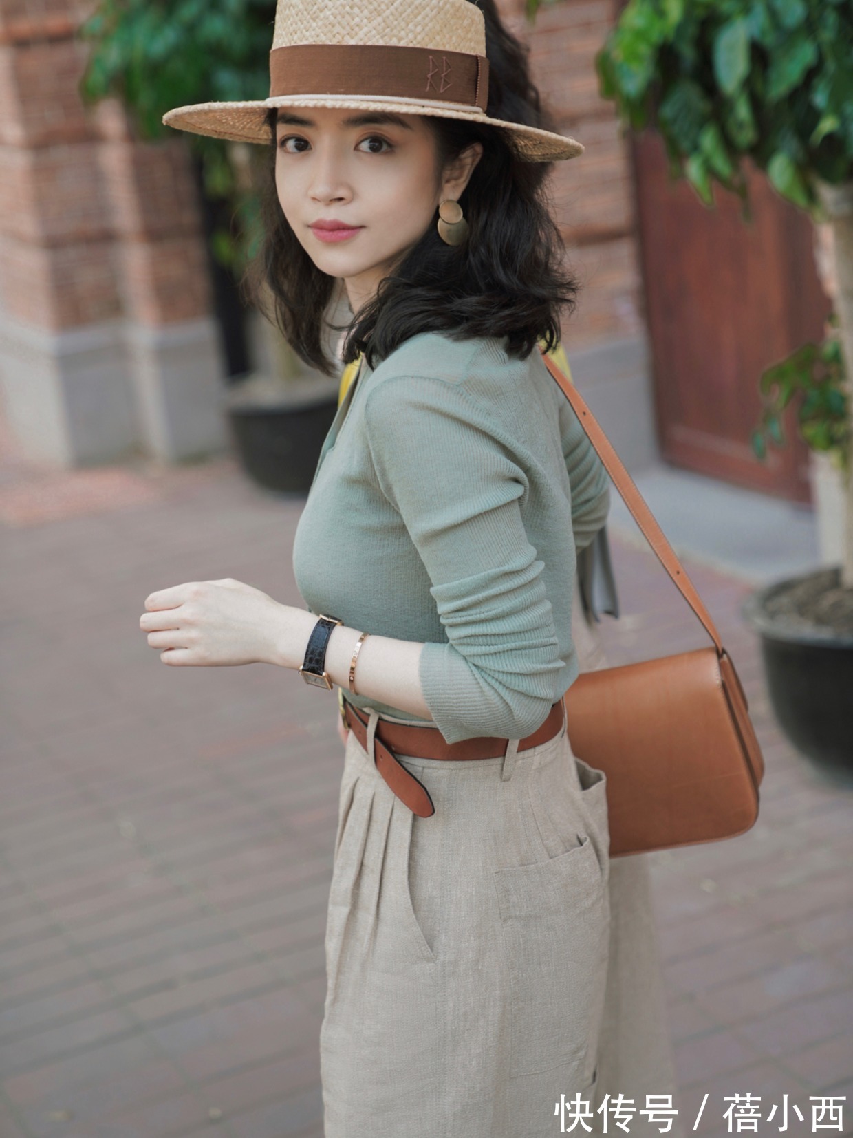 搭配|chic!高级!真正会穿又有品味的女人,早秋衣橱里必备“针织衫”