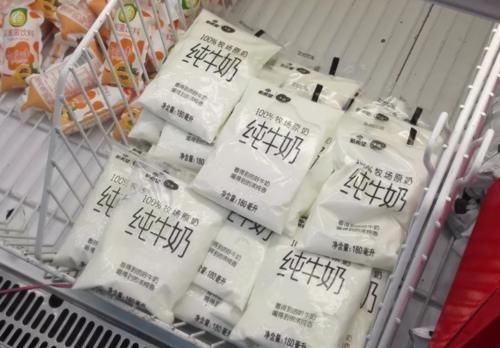 袋装|买牛奶，袋装瓶装盒装有啥不一样超市员工区别大，很多人买错
