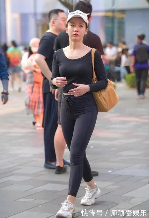 手臂 瑜伽裤的多种风格搭配,简单却很个性,极具气质