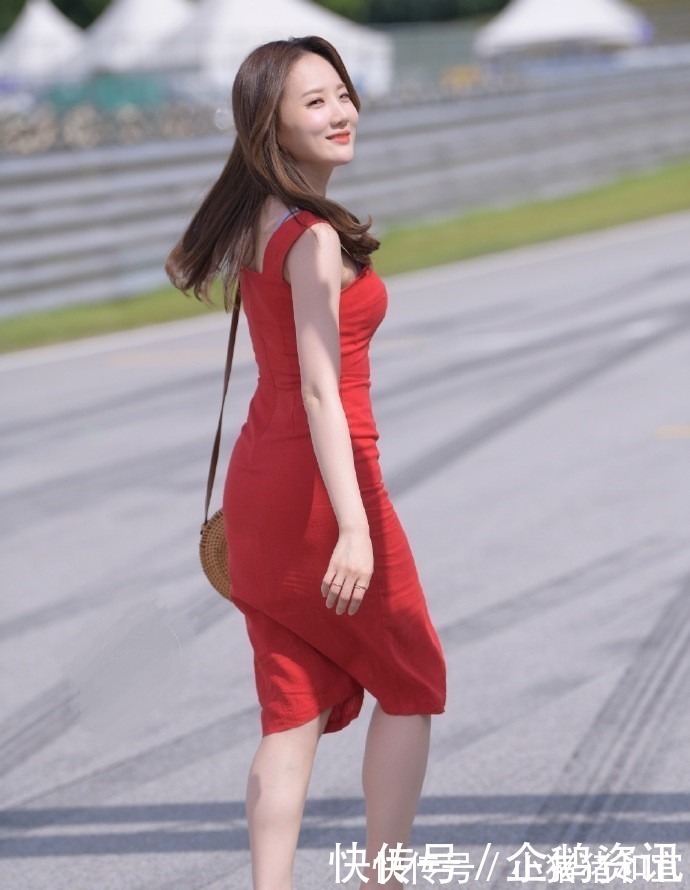 裙子 谁说穿大红色就不香了裙子越“红”,显得自己越有魅力