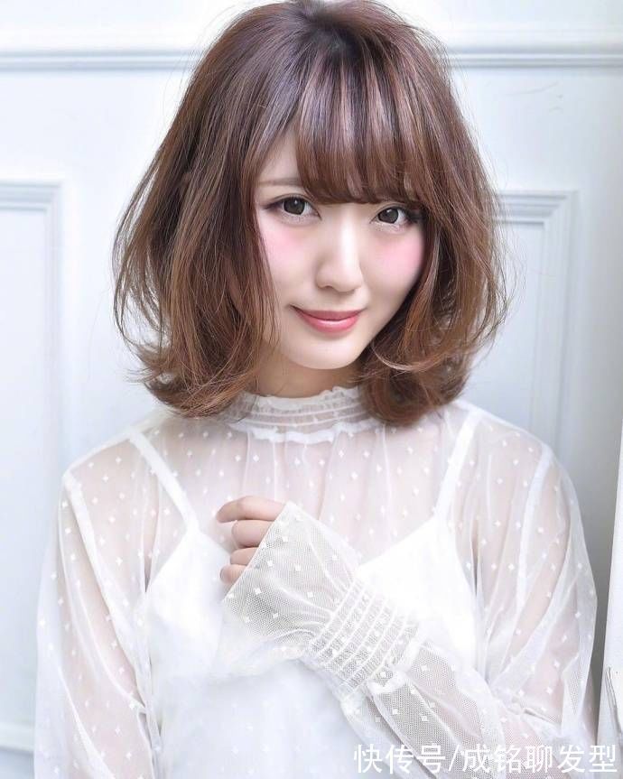瘦脸 9款适合脸大脸圆女生的发型,时尚减龄又显气质,主要是显脸小