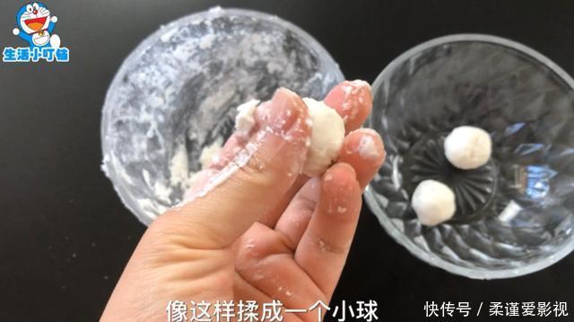 洗衣服时候多加两粒,不管多脏多旧的衣服,洗出来都和新的一样