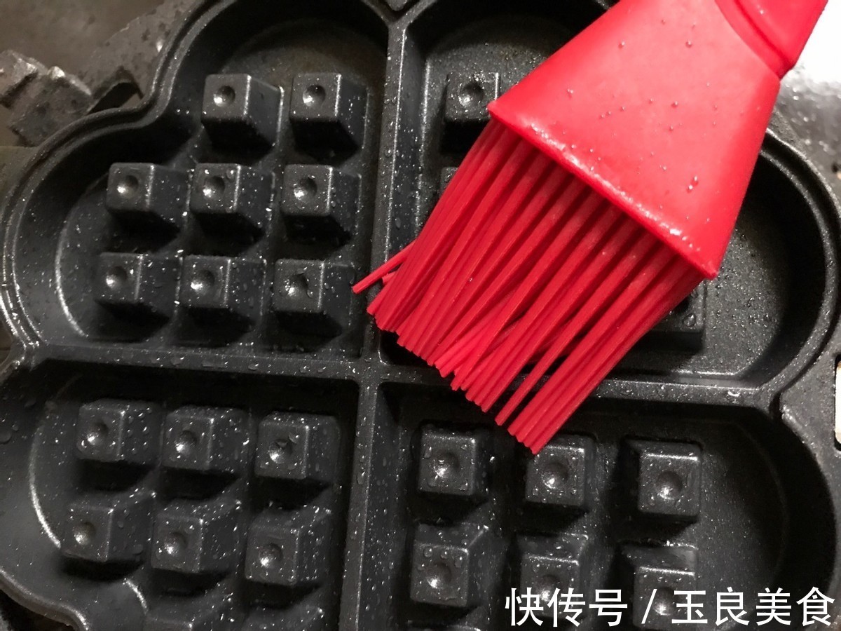 搭配|自制华夫饼，搭配肉松，好吃还解馋