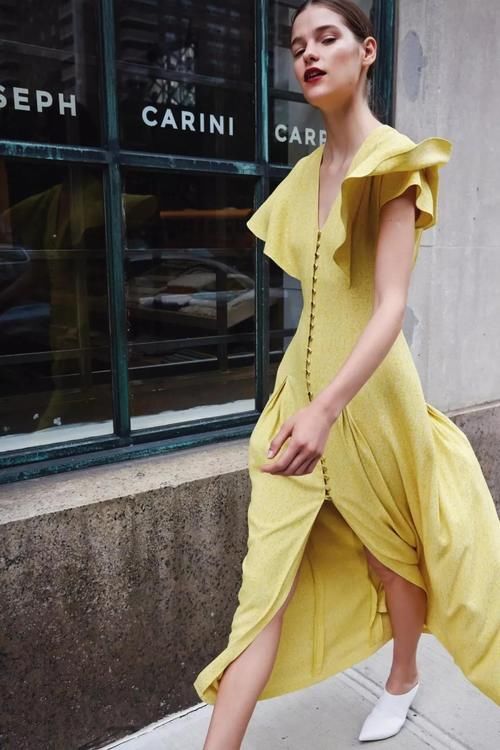 皮肤黄的女生千万别穿这4种颜色，显老又没气质，太丢人了