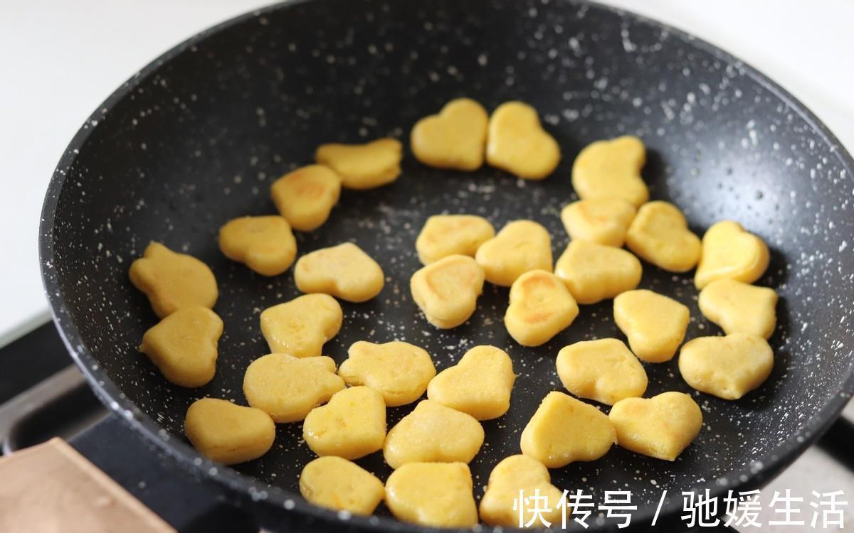 南瓜块|自制奶香南瓜小馒头，不用烤箱，制作简单，一个平底锅就能搞定
