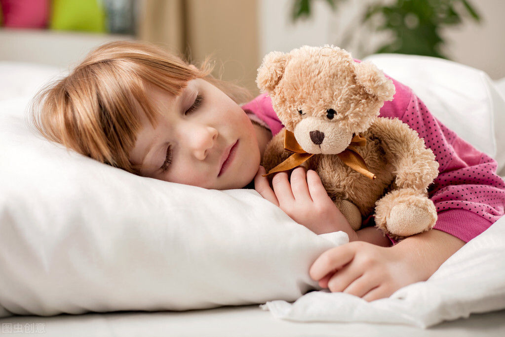 青春期|13岁女孩脑发育迟缓,医生告诫:孩子在青春期,2物不能天天吃