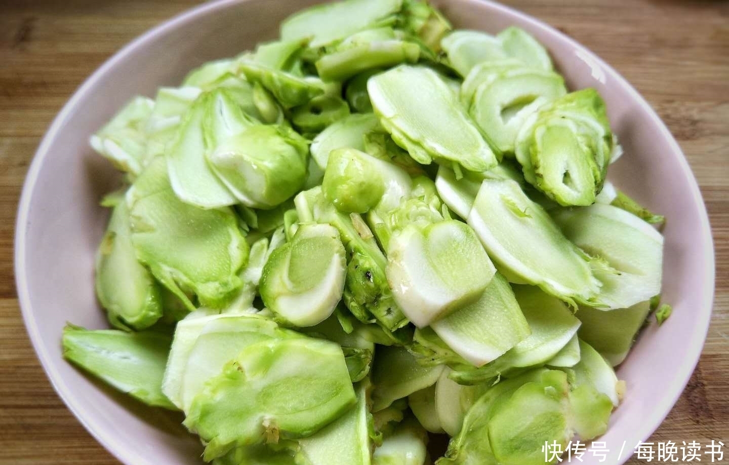 这菜是南方人的最爱,遇见就买,钙是鸡蛋的5倍,4月再不吃就老了