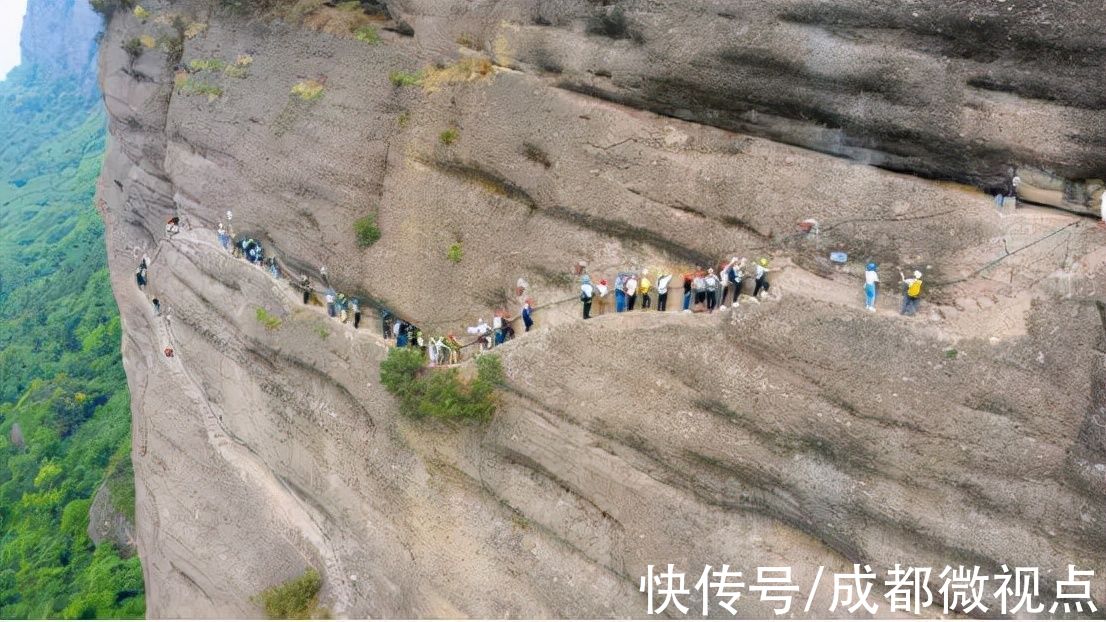 小姐姐|向日葵、汉服秀、露营......剑门关景区和双旗美村又叒火了