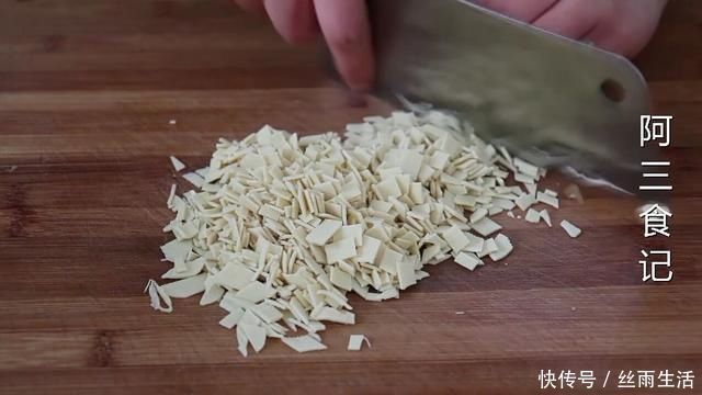 豆腐皮|过年了，萝卜这样吃，加3个鸡蛋，不炖也不炒，出锅营养又解馋