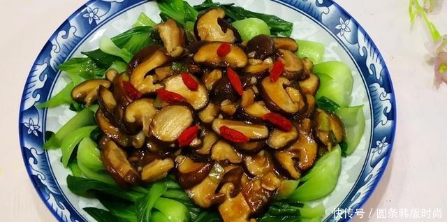 炒青菜时,最忌直接下锅炒,大厨记住这3步,青菜又脆又好吃