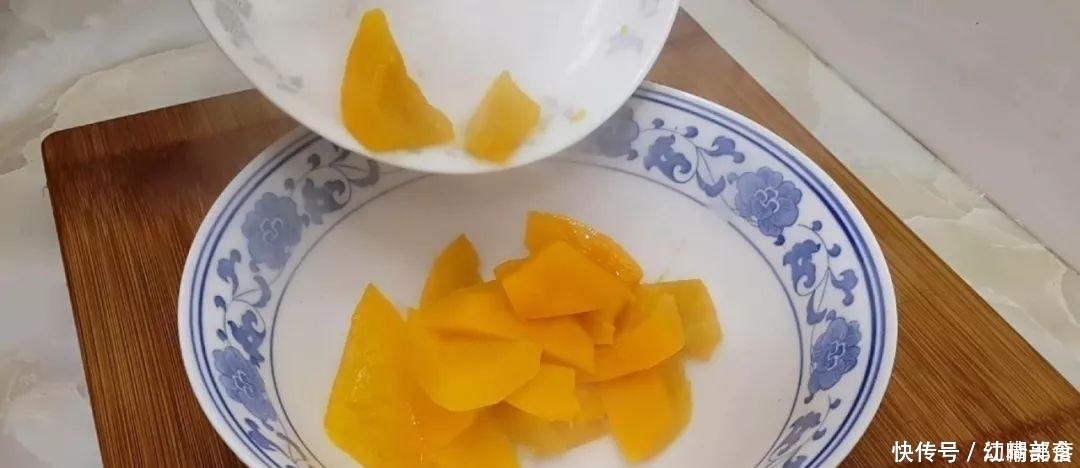 南瓜又出新吃法,不用油炸,比面包馒头做法简单,比南瓜饼还好吃