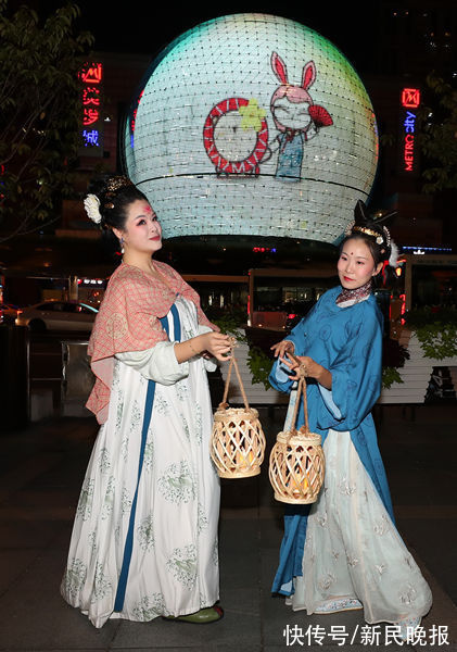 中秋$让传统文化活起来｜快来看！中秋夜，徐家汇升起一轮“明月”