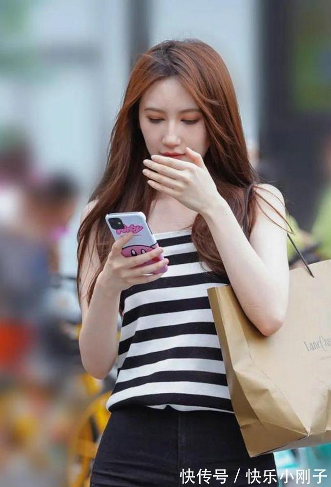 穿搭 短裤的百搭效果惊人,无论腿长腿短,都可以穿出很不错的效果