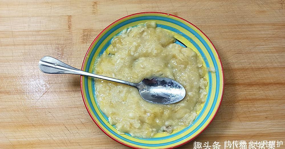 几张馄饨皮2根香蕉，做一盘“香蕉派”，成本也就几元钱，特划算