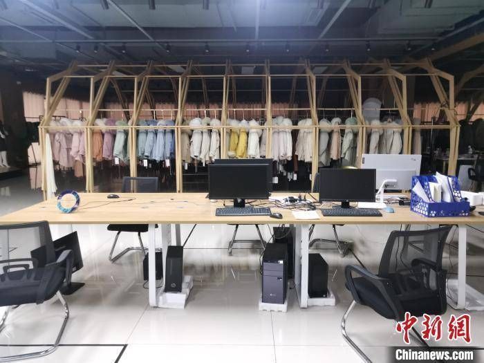 泥水匠|一根纺线织就时尚传奇:探究“中国毛衫之都”崛起秘密