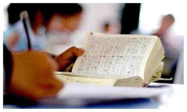 读音|爸爸姓“左”妈妈姓“右”,听完女儿的自我介绍,老师都夸赞不已