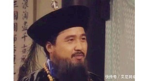 厕所|将军在厕所上发现了一群蚂蚁，对部下说赶紧撤退，违者斩