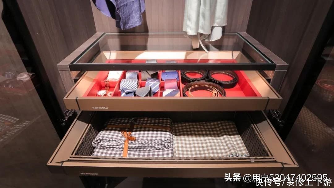 极简|轻奢定制最前沿——挂墙式衣帽间