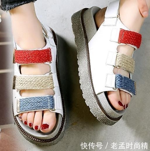 最适合与闺蜜小聚约会的6款简约百搭凉鞋