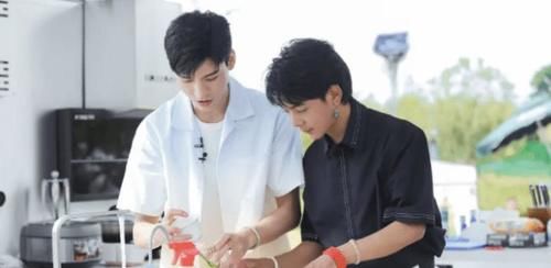 嘉賓|龔俊《中餐廳》學做最難的菜，還一直干活，暴露真實性格和素養(yǎng)！