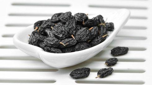 卵巢|女性不想早衰,4种零食不妨多吃点,助你保养卵巢,更显年轻