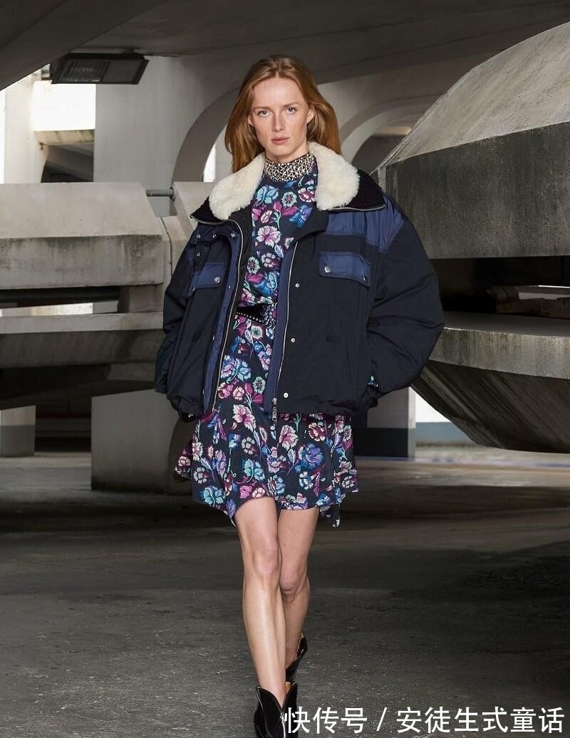 时髦 穿羽绒服别配长裤了,换成裙子时髦又精致,甜美女生都这么穿