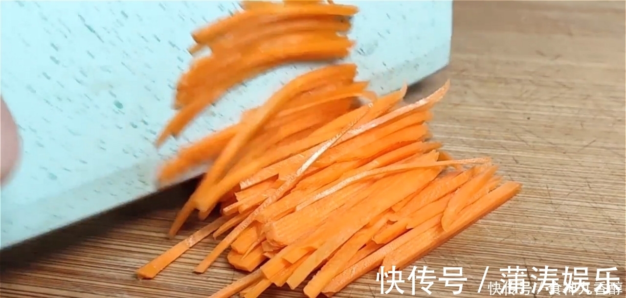 鸡蛋|2个鸡蛋,5个土豆,创意早餐新吃法,上桌就光盘