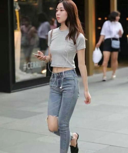 婉约|破洞牛仔裤美女，清秀婉约，韵味十足，与众不同
