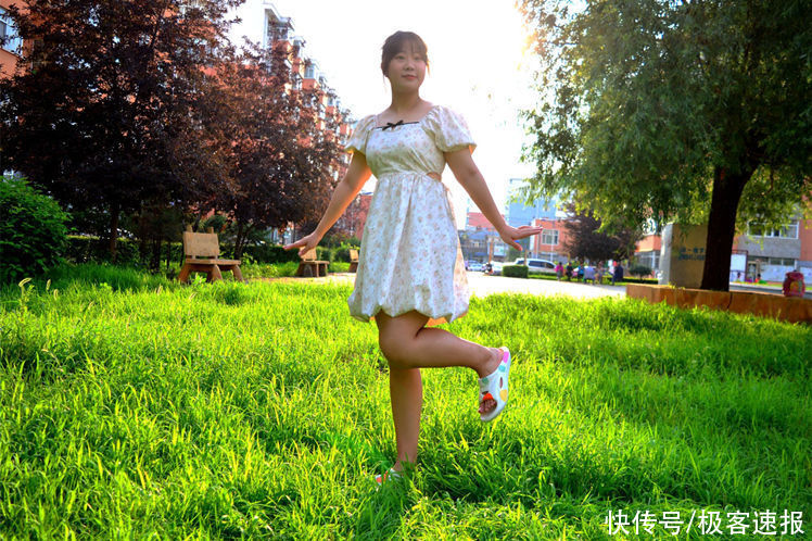 夏日出街好搭档，回弹给力不踩屎，咕咚运动舒缓拖鞋体验