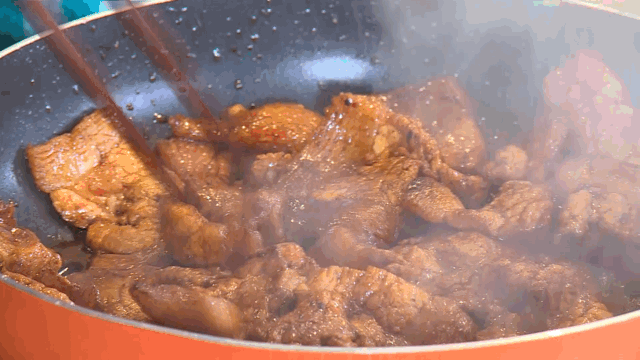 五花肉|普通辣椒炒肉,如何炒出不一样?