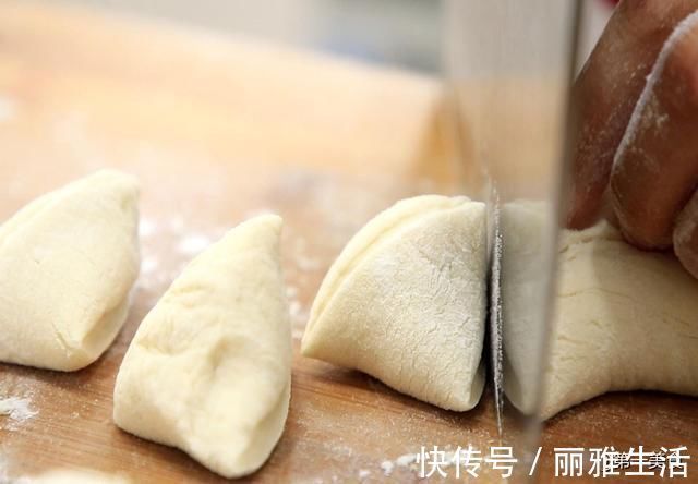 电饼铛|家常水煎包,学会和面、煎制的技巧,自己在家也能做,想失败都难