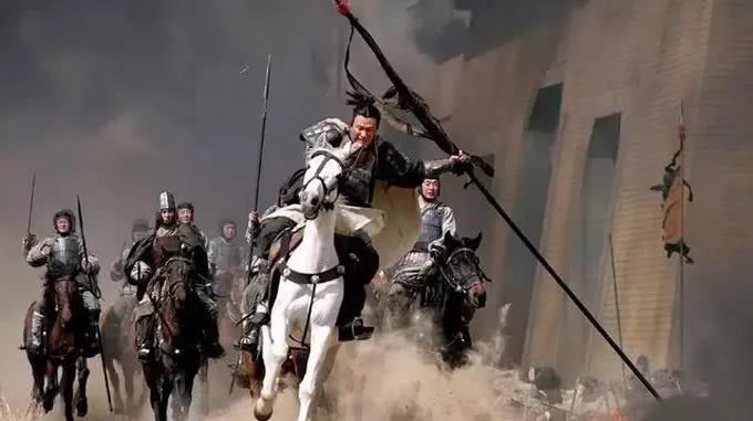 率兵来攻|他率八百勇士,杀向东吴十万大军,差点活捉孙权