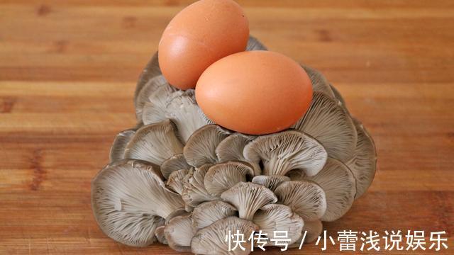 鸡蛋液|平菇里加2个鸡蛋,学会这样做,鲜香下饭又解馋,比吃肉还过瘾