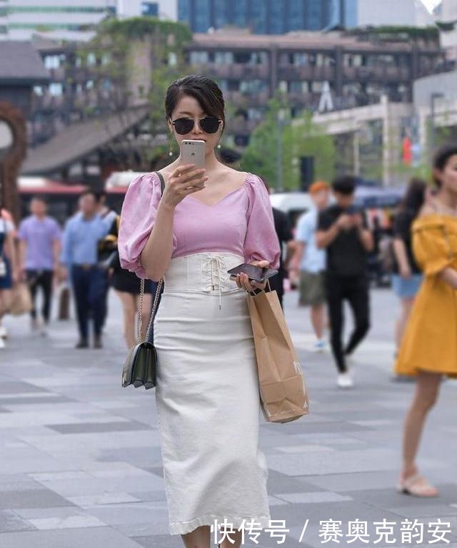 长裙|气质女孩展示半身长裙穿搭,简单修身又耐看,给人一种优雅的感觉