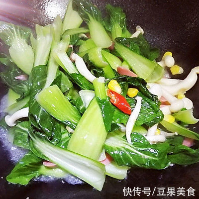 火腿|火腿玉米粒海鲜菇炒青菜，好看又好吃