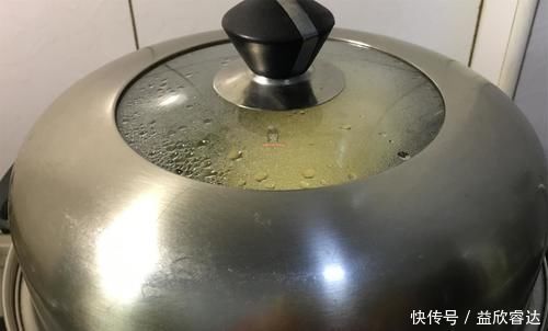 4个鸡蛋,1碗面粉,不用烤的蛋糕,不塌不回缩,松软香甜